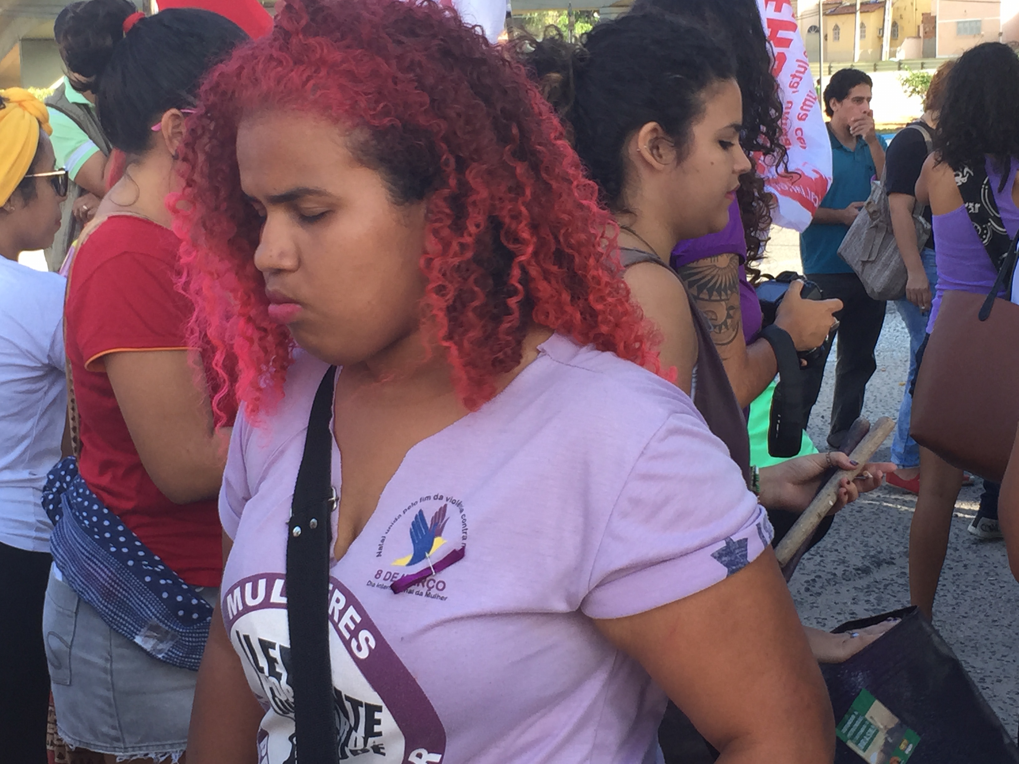 Protesto contra o estupro reúne mulheres na Av. Rio Branco