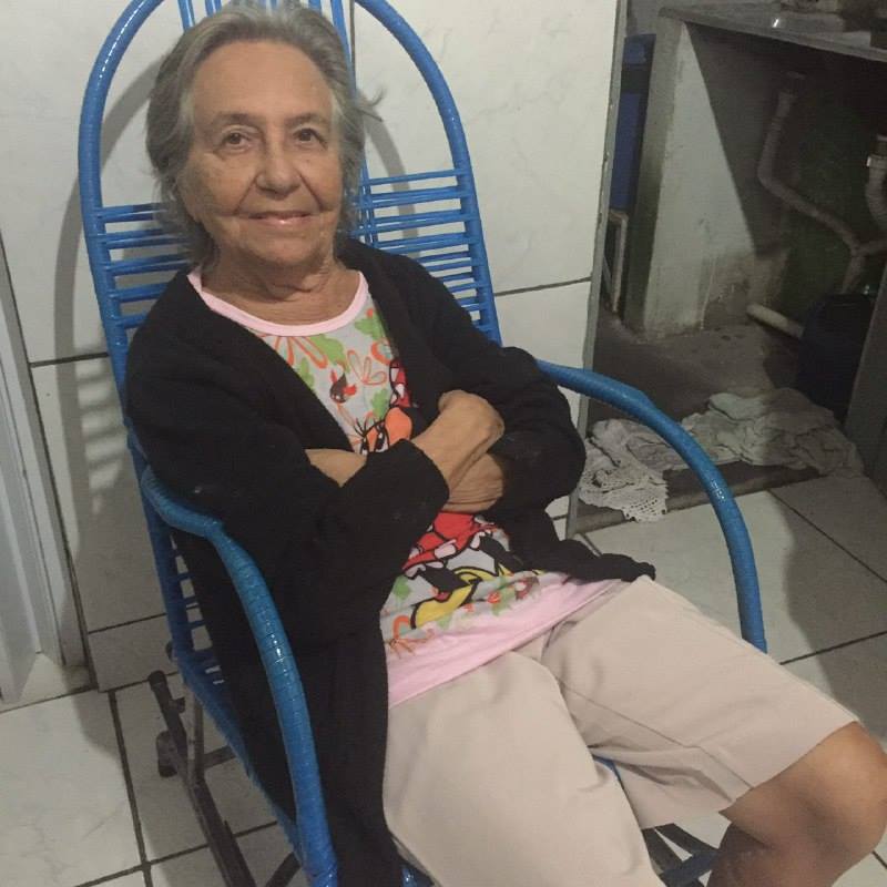 Neta utiliza internet para salvar avó de despejo