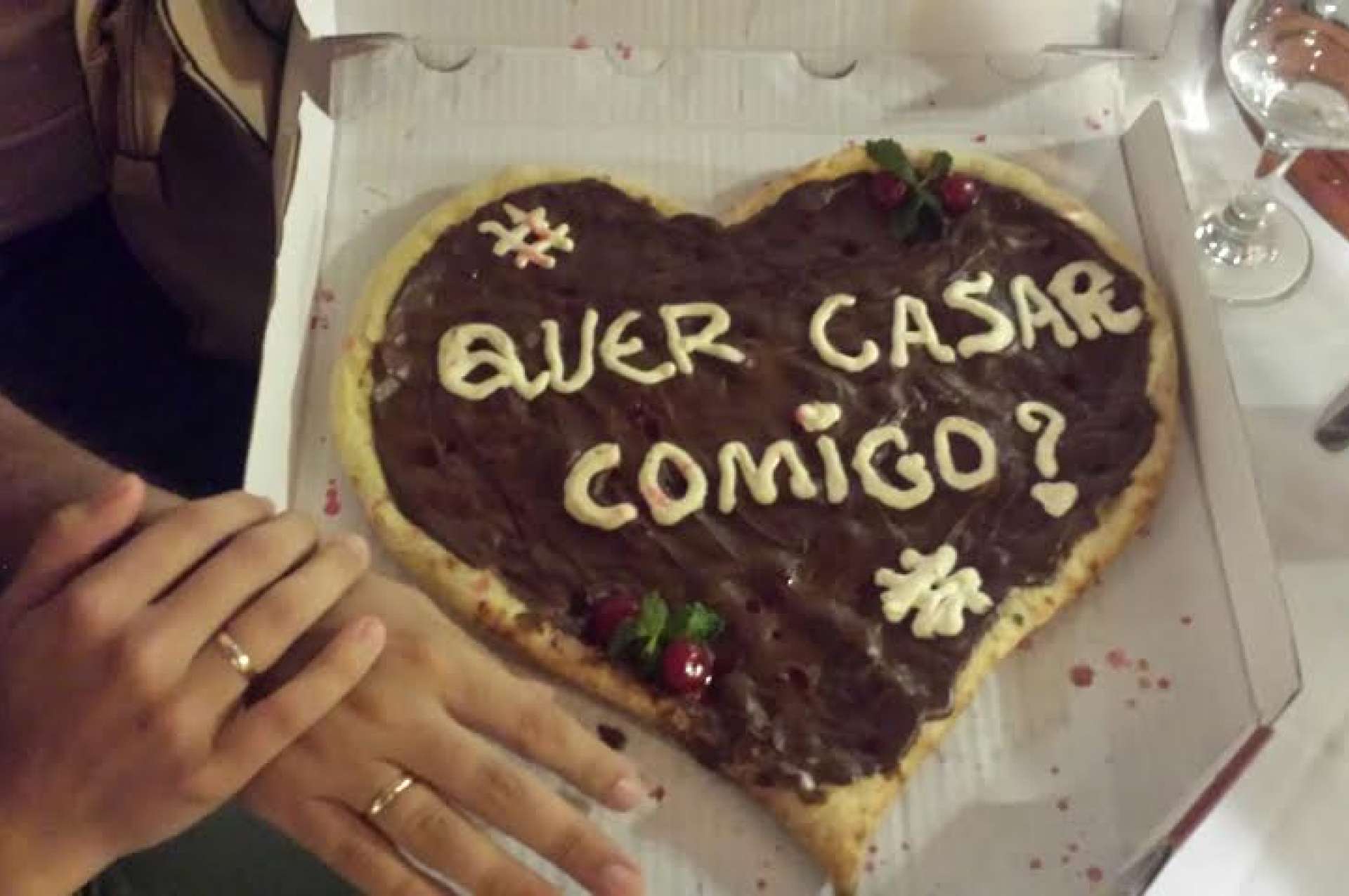 Como pedir a pessoa em casamento usando pizza?