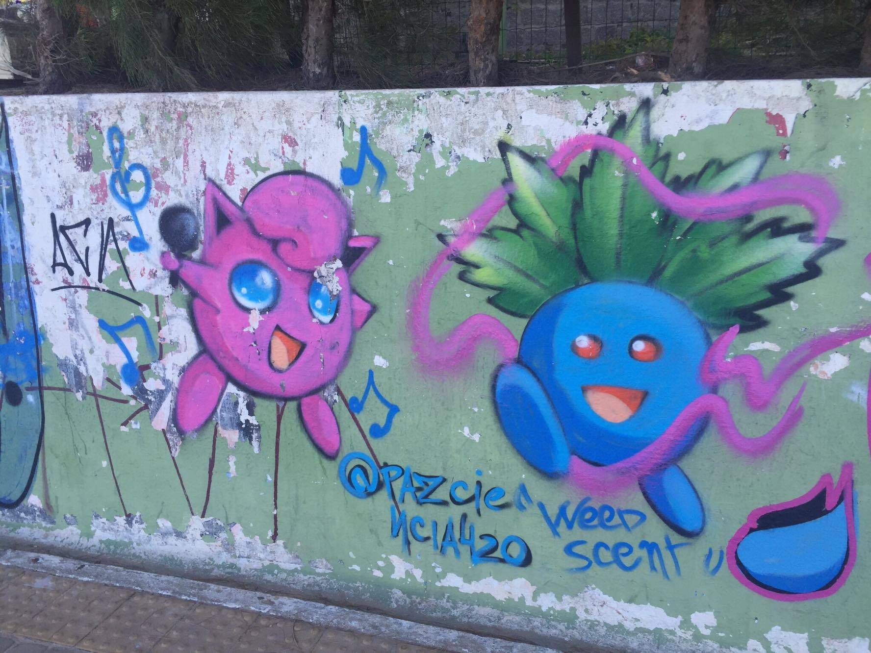 Um graffiti para sinalizar uma área do jogo Pokémon GO em Ponta Negra