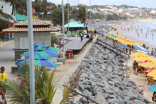 Quiosques de Ponta Negra terão limite de mesas para pôr na praia