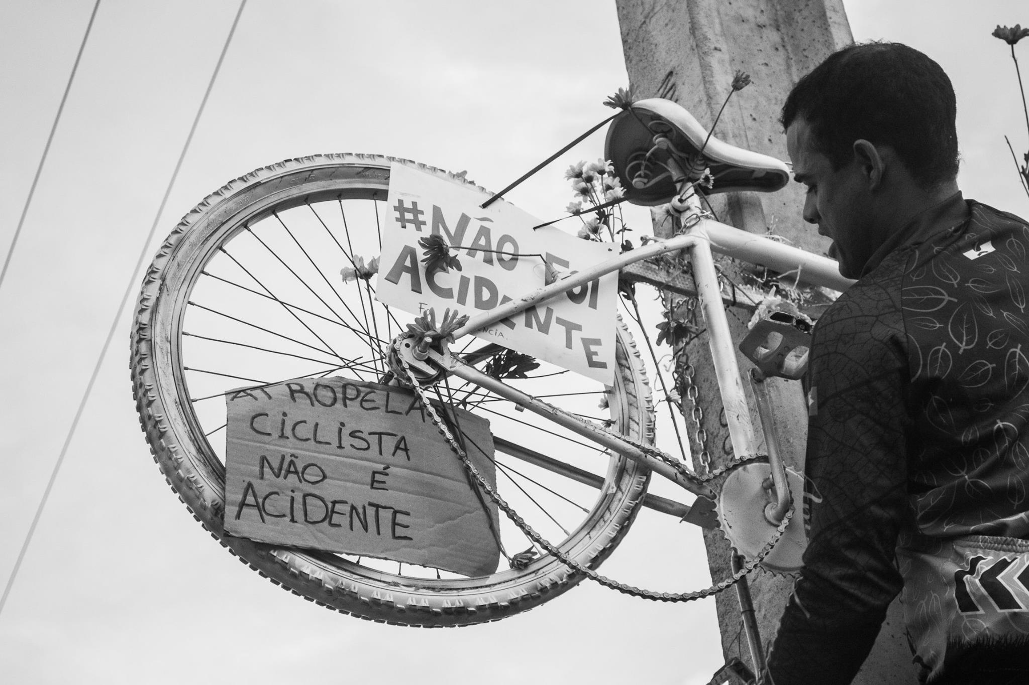 Ciclistas fazem homenagem ao ciclista morto em acidente de Pium