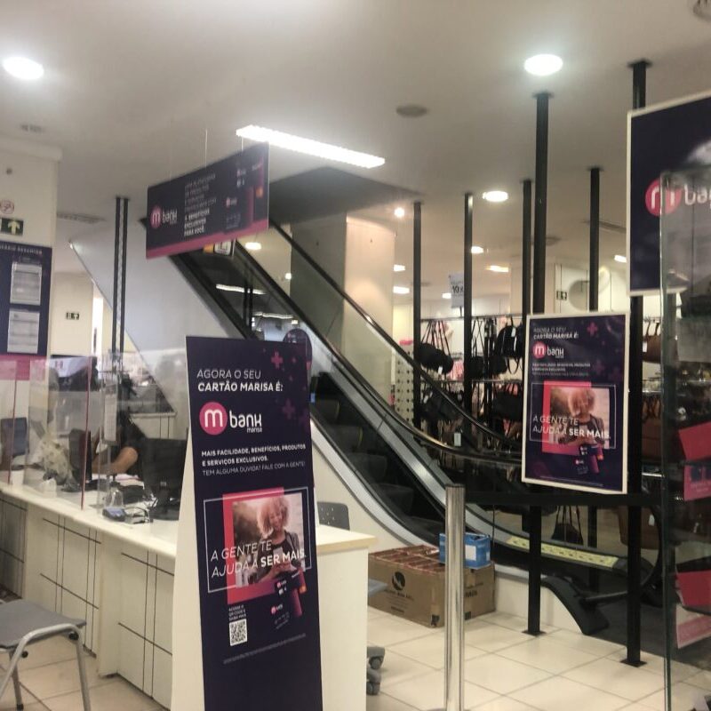 Marisa primeira escada rolante