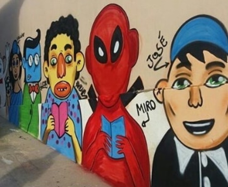 Crianças de Nova Cruz decoram muro da escola com Graffiti