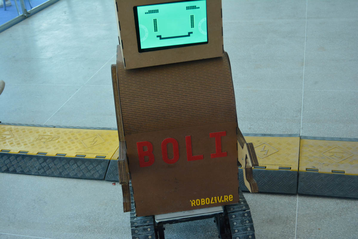 Conheçam o Boli, o seu robô amigo