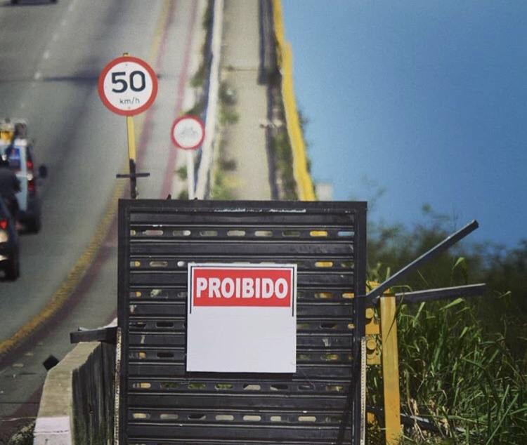 Para evitar suicídios, grupo de prevenção coloca um portão na pista da ponte Newton Navarro