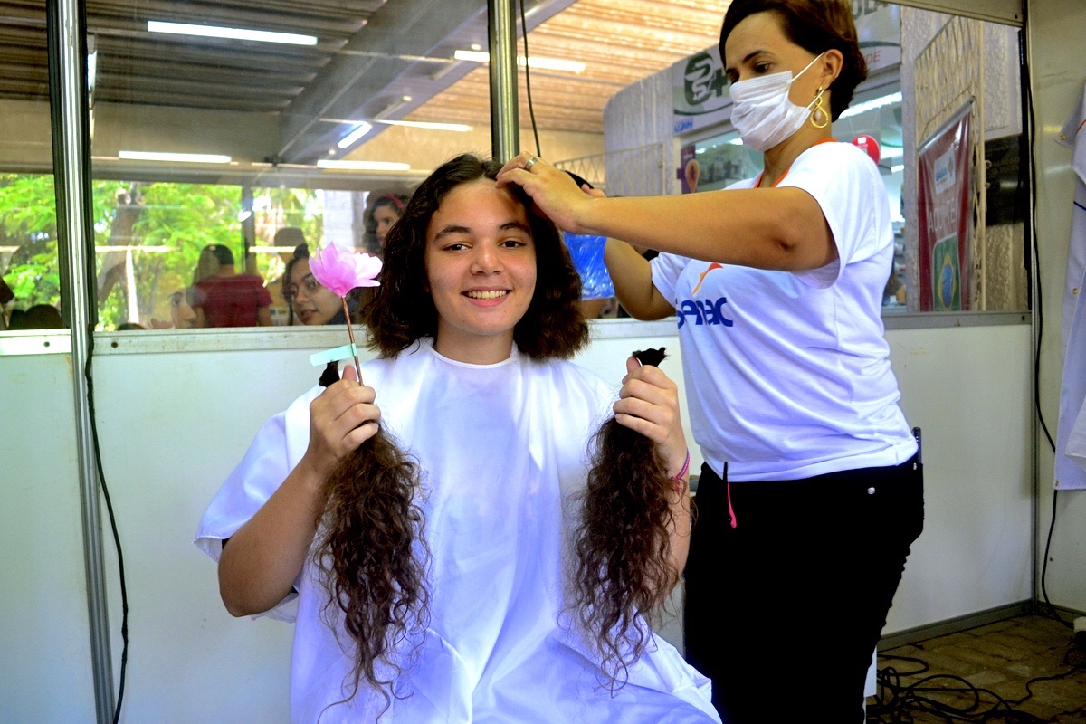 Outubro rosa: Segunda é dia de doar cabelo na UFRN