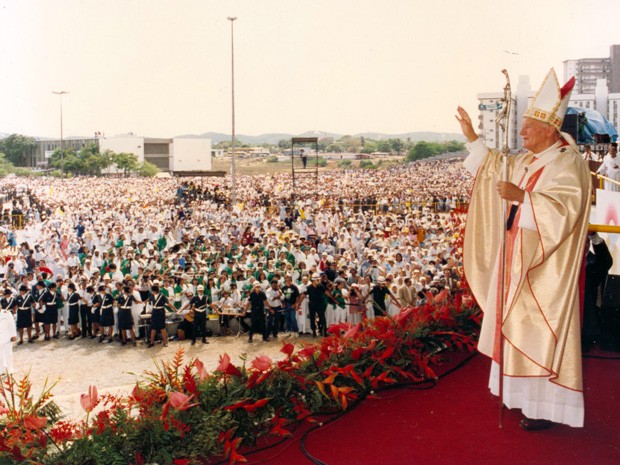Um vídeo da chegada de João Paulo II em Natal