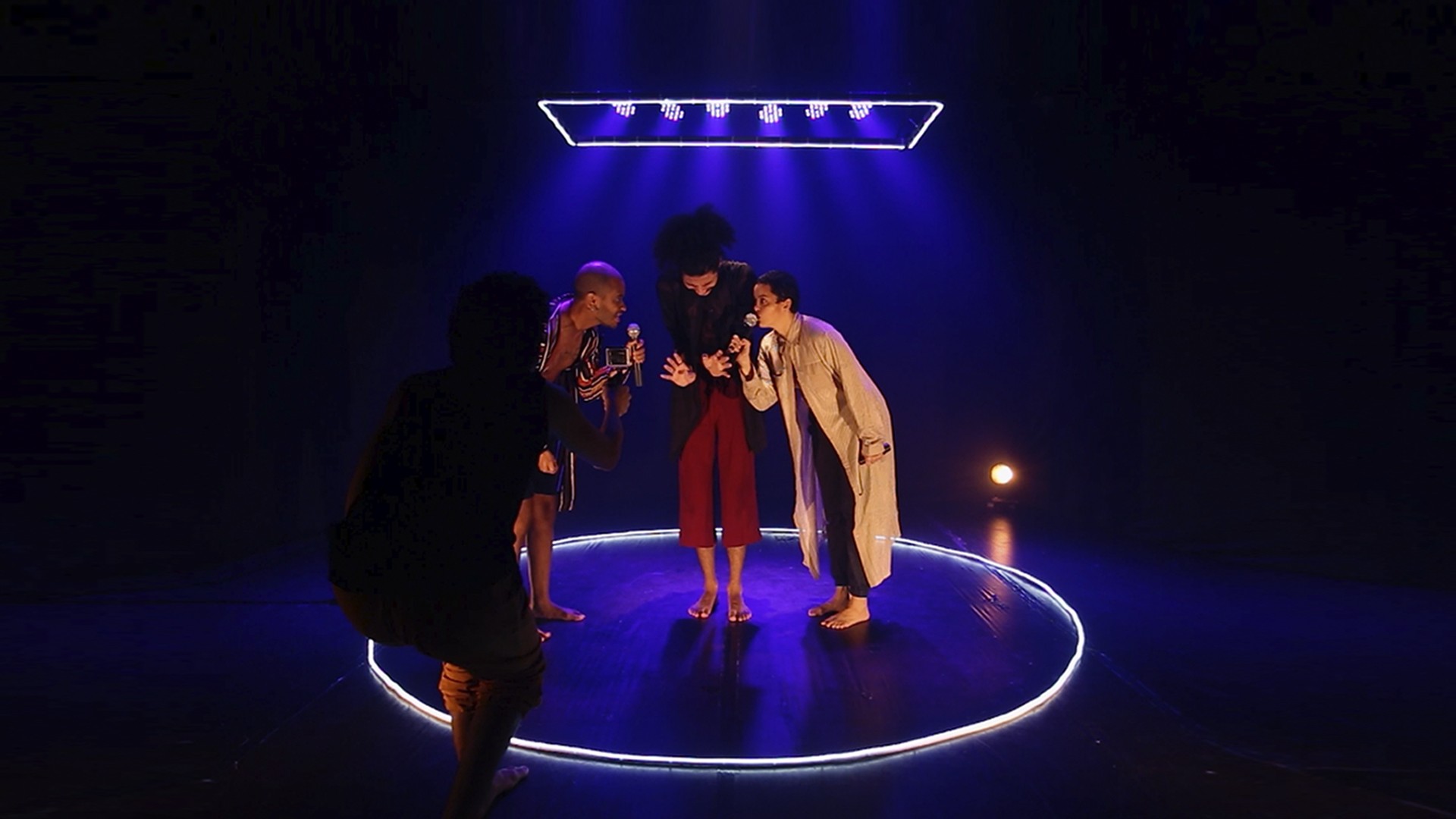 Casa Tomada: Artistas criam dança para interpretar a quarentena