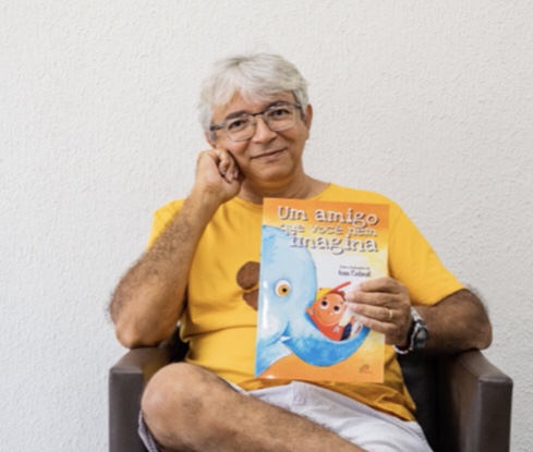 Dia do Amigo: Ivan Cabral lança livro sobre o assunto