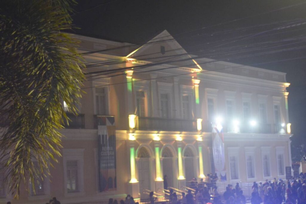 Pinacoteca reaberta
