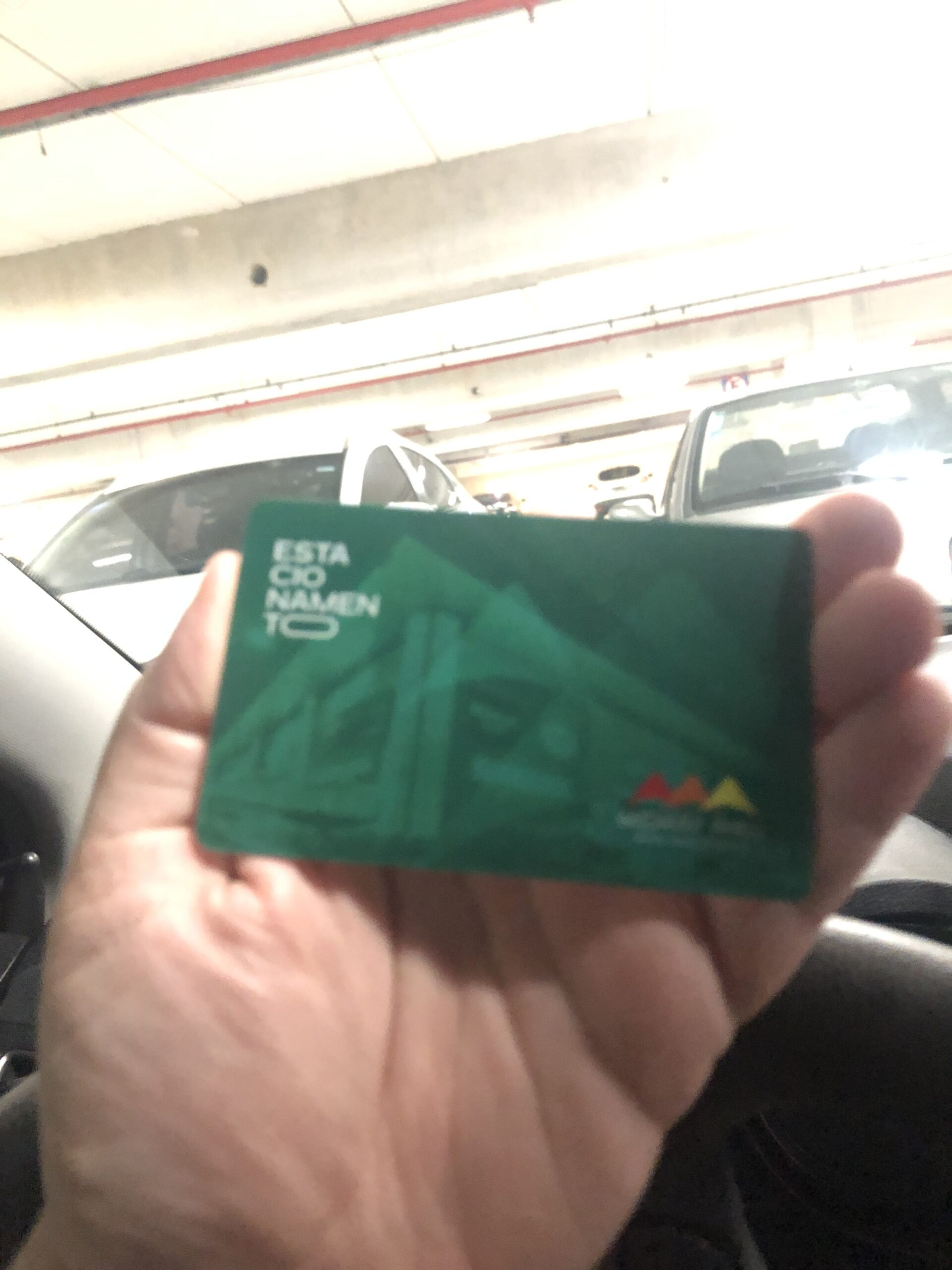 Ticket de estacionamento do Midway é um cartão
