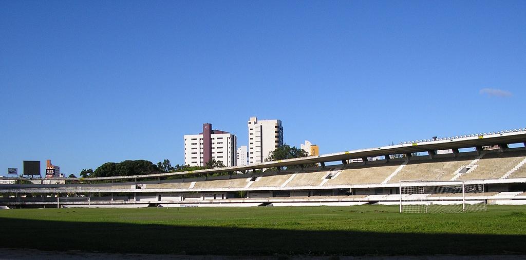 Quem projetou o estádio Machadão em Natal?