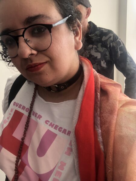 vestida anti-Bolsonaro
