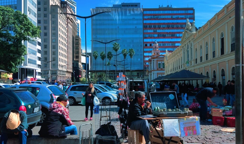 Praça atrás do Mercado de Porto Alegre