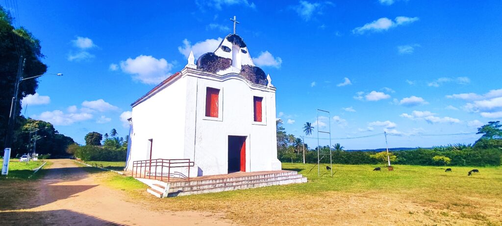 O massacre de Cunhaú aconteceu na Fazenda de mesmo nome, fundada pelos filhos de André de Albuquerque Maranhão.   Em 1645, o estado do Rio Grande era dominado pelos holandeses. A Companhia das Índias Ocidentais tinha como funcionário nas terras potiguares o Jacob Rabbi, um alemão a serviço do governo holandês, chegou ao engenho no dia 15 de julho daquele ano "Ele já morava nas terras antes, alguns alegavam que ele era náufrago e fez sua vida no interior do estado", disse professor Henrique Lucena.   Rabbi sempre escoltado pelas tropas dos índios Tapuias. No dia seguinte, como de costume, os fiéis se reuniram para celebrar a eucaristia e foram à missa na Igreja de Nossa Senhora das Candeias. O pároco, padre André de Soveral, começa a cerimônia. Depois do momento da elevação do Corpo e Sangue de Cristo, as portas da capela foram fechadas, dando-se início a violência ordenada por Jacob. Soveral teve o seu coração arrancado e marcou a destruição da Igreja Nossa Senhora das Candeias.