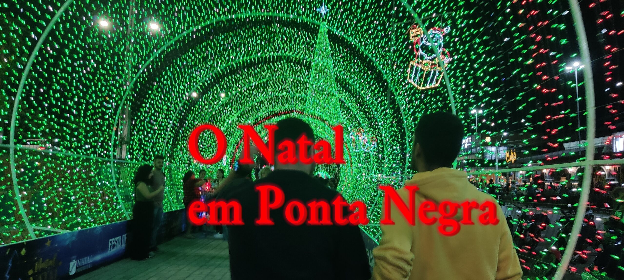 Árvore de Natal de Ponta Negra: Uma Explosão de Luz