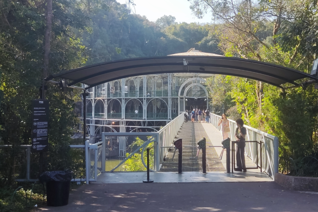Olha a entrada da Ópera do Arame