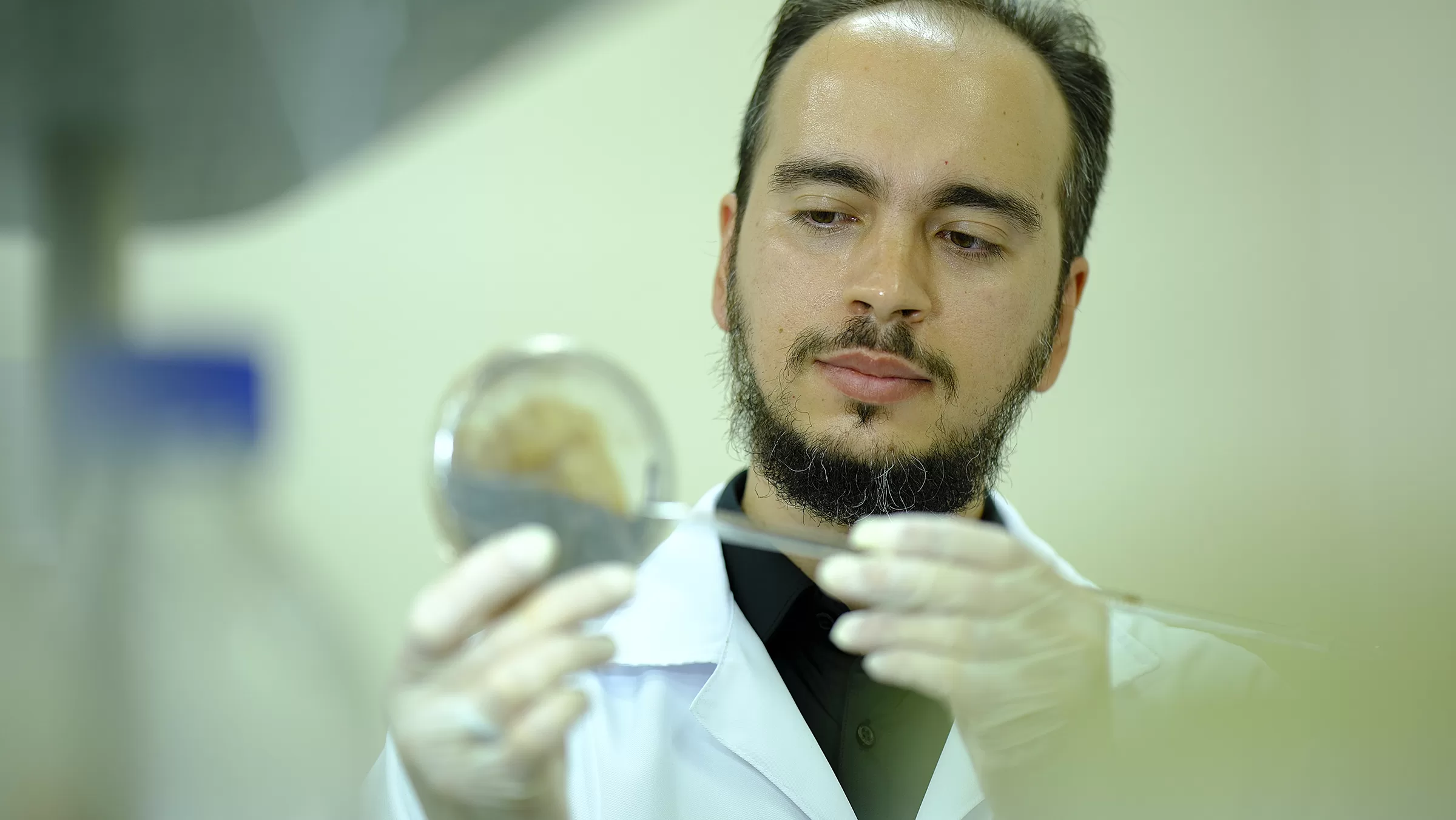 Esse pesquisador do RN detectou microrganismos em lugares contaminados por petróleo