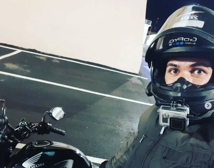 Motociclista potiguar registra seu trabalho como Uber e motoentregador no Youtube