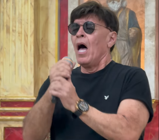 Joãozinho Grafith cantando “Ave Maria”