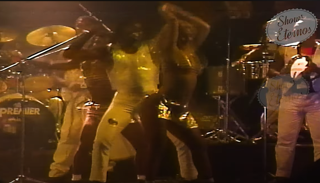 Achamos o vídeo do É o Tchan (ainda Gera Samba) em 1996 na cidade do Natal