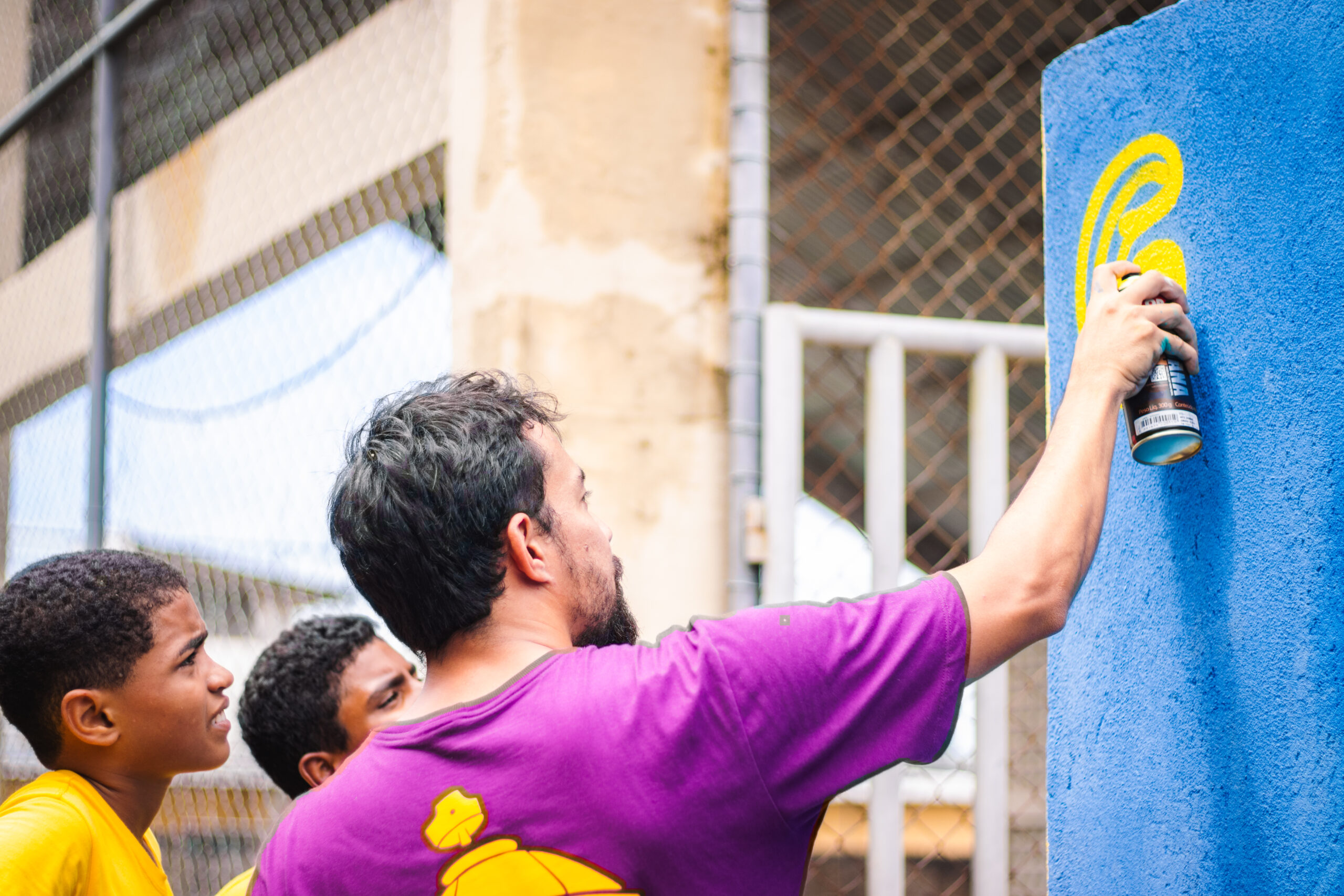 Graffiti Educa transforma escolas públicas de Natal em espaços de arte e identidade