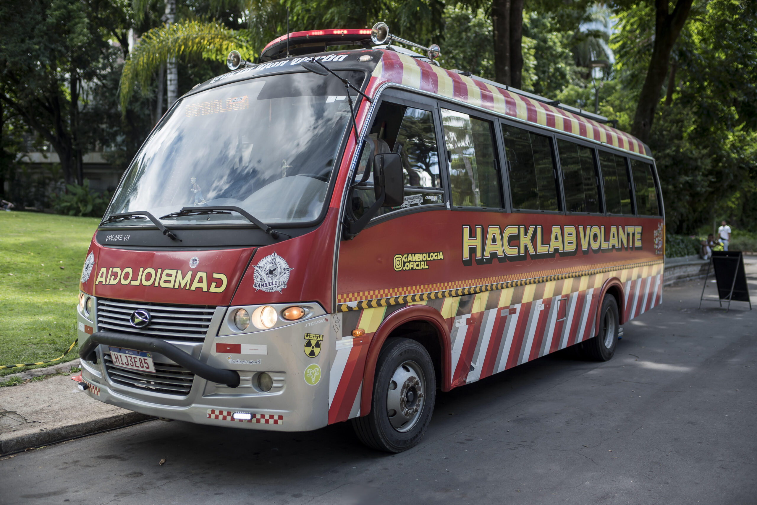 Este micro-ônibus vai circular para exibir arte e tecnologia