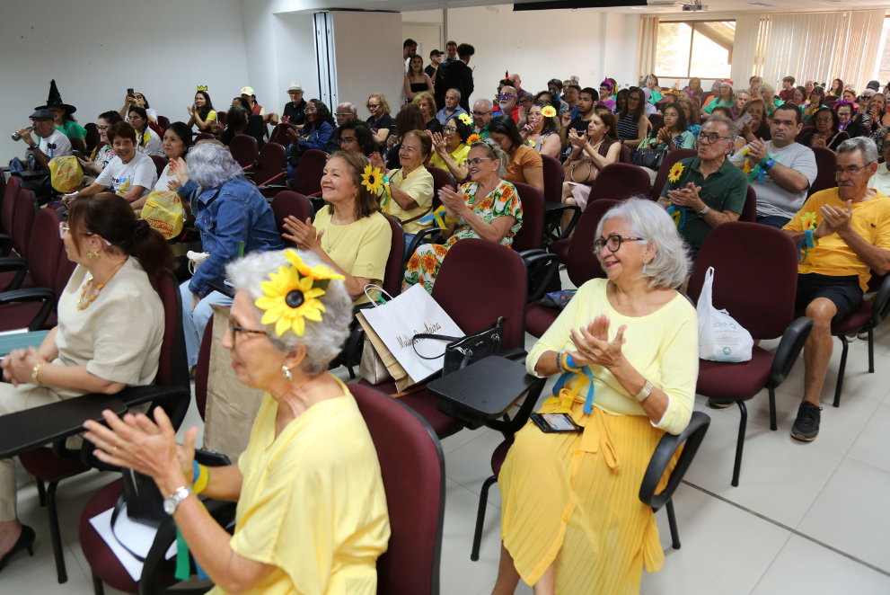 Esses idosos aprenderam usar computador no IMD
